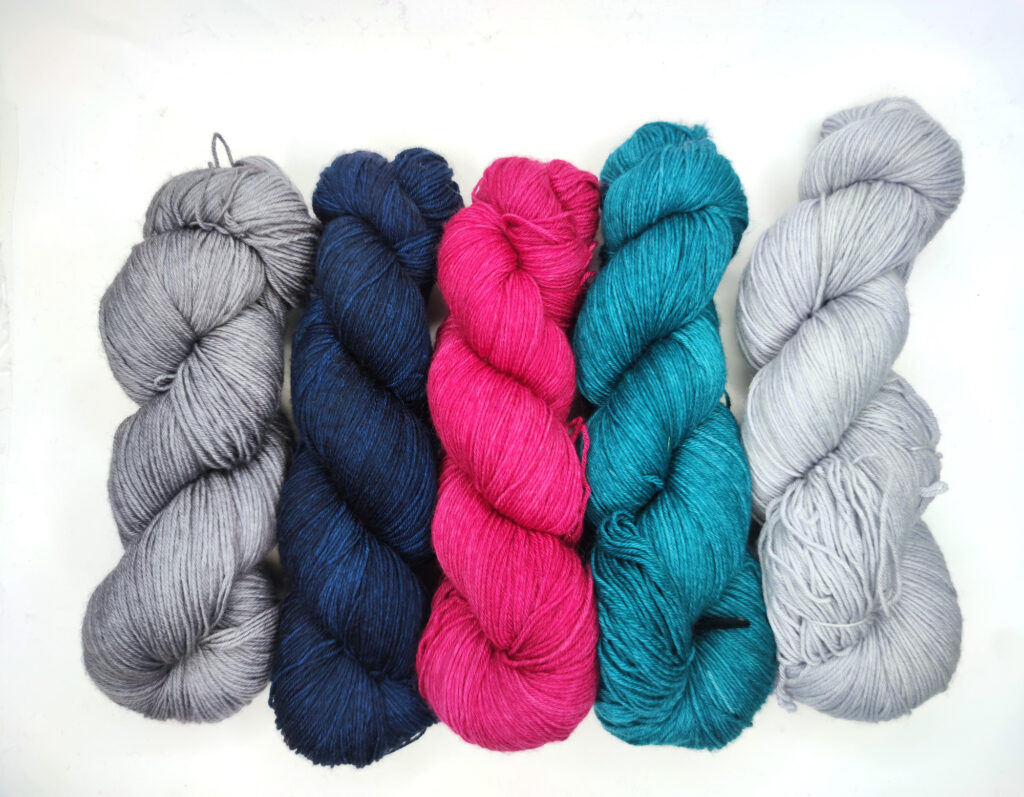 SHAWLOGRAPHY MKAL 2021 KIT NR. 23. Bilum hand dyed yarns