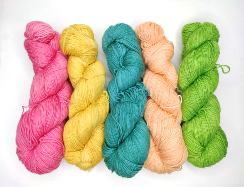 SHAWLOGRAPHY MKAL 2021 KIT NR. 16. Bilum hand dyed yarns