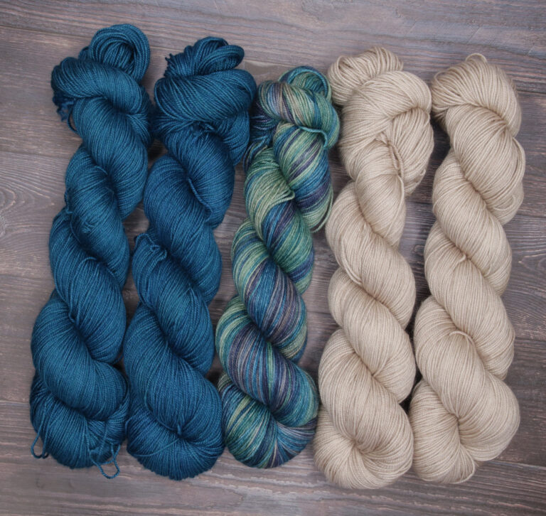 TWISTS & TURNS Westknits MKAL 2022 kit nr. 23 Bilum hand dyed yarns