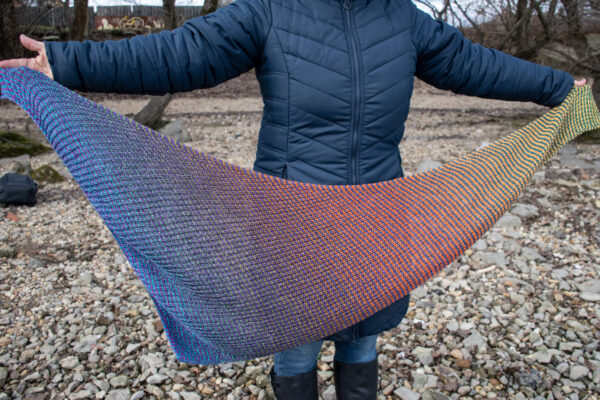 INCLINATIONS SHAWL KIT 03 - YARN: KALANG2 (SILK) - COLORWAYS 29&333 - Image 3