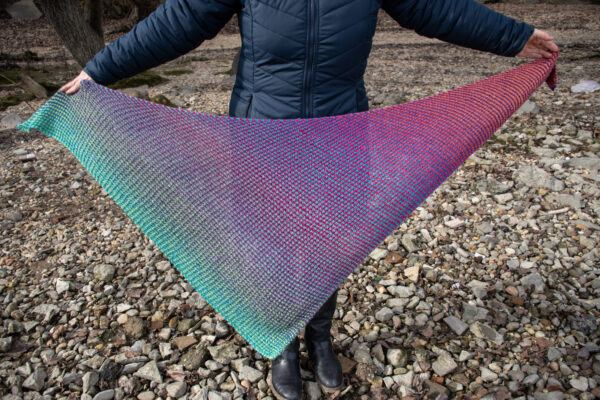 INCLINATIONS SHAWL KIT 03 - YARN: KALANG2 (SILK) - COLORWAYS 29&333 - Image 4