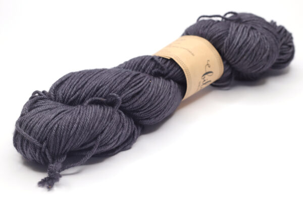 TUPTUP - hand dyed yarn - merino - 413-3 dark grey