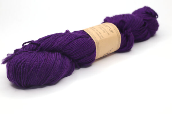 TUPTUP - hand dyed yarn - merino - 455-3 dark purple