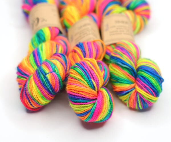 SNEK - hand dyed repeat gradient yarn - 50g - merino wool - H02 Electric Dream - Image 3