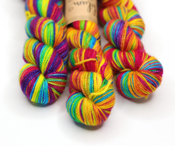 SNEK - hand dyed repeat gradient yarn - 50g - merino wool - H07 Magic Rainbow - Image 2