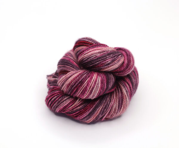 SNEK - hand dyed repeat gradient yarn - 50g - merino wool - H08 Plum Jam