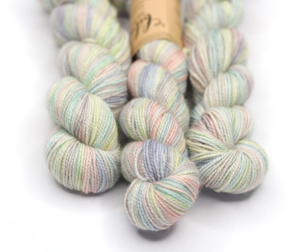 SNEK - hand dyed repeat gradient yarn - 50g - merino wool - H11 Spring Sky - Image 2