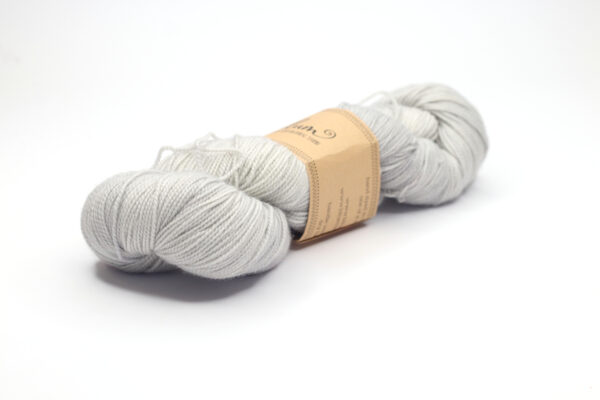 SNEK - hand dyed semisolid yarn - 100g - merino wool - 413-1 silver