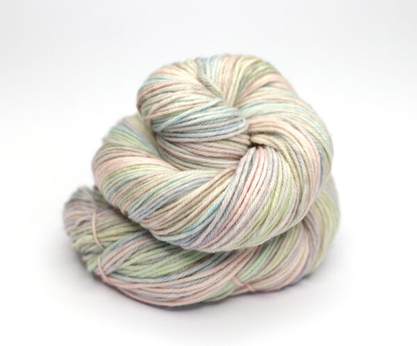 TUPTUP - hand dyed yarn - merino "repeat gradient" - H11 Spring Sky