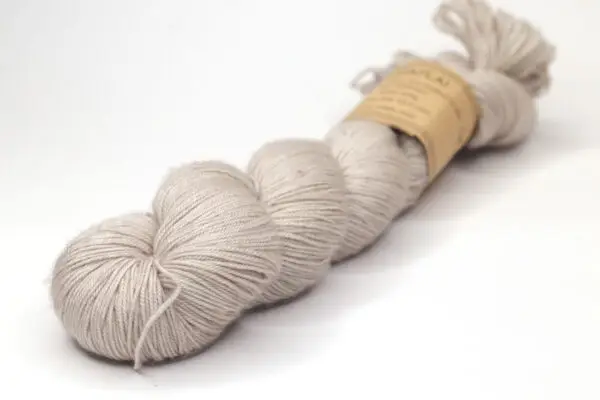 BATAPLAI - hand dyed semisolid yarn - merino/silk/cashmere - 462-1 beige