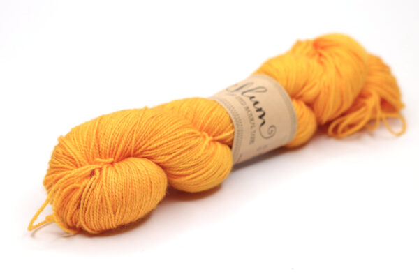 SNEK - hand dyed semisolid yarn - 100g - merino wool - 525 golden yellow
